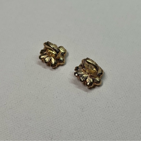 VINTAGE Avon Gold Tone Carnation Flower Clip On Earrings w/ Rhinestone - Picture 3 of 8
